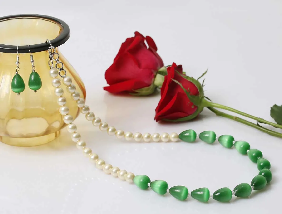 Imeora Exclusive Shell Pearl And Green Monalisa Stone Combination Necklace Set