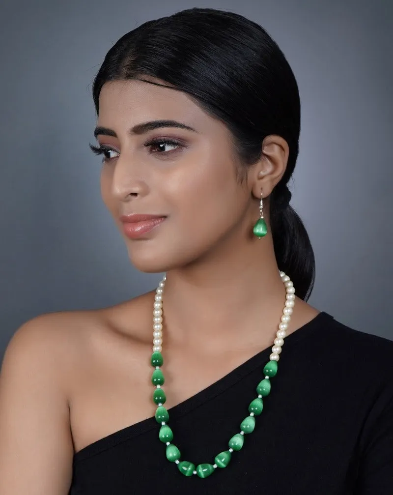 Imeora Exclusive Shell Pearl And Green Monalisa Stone Combination Necklace Set