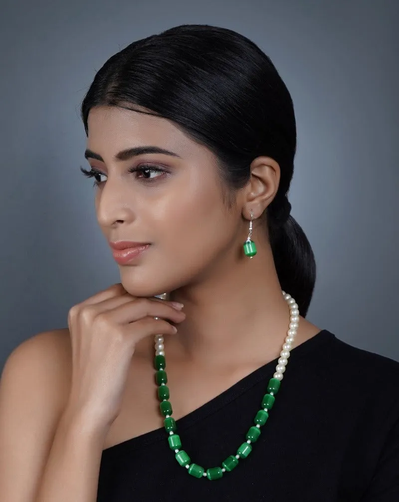 Imeora Exclusive Shell Pearl And Green Monalisa Stone Combination Necklace Set